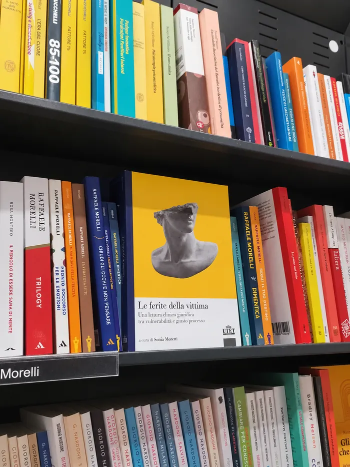 «Le ferite della vittima», Utet Giuridica, sullo scaffale di una libreria